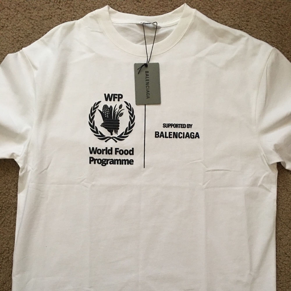 Balenciaga Tshirt world food size medium